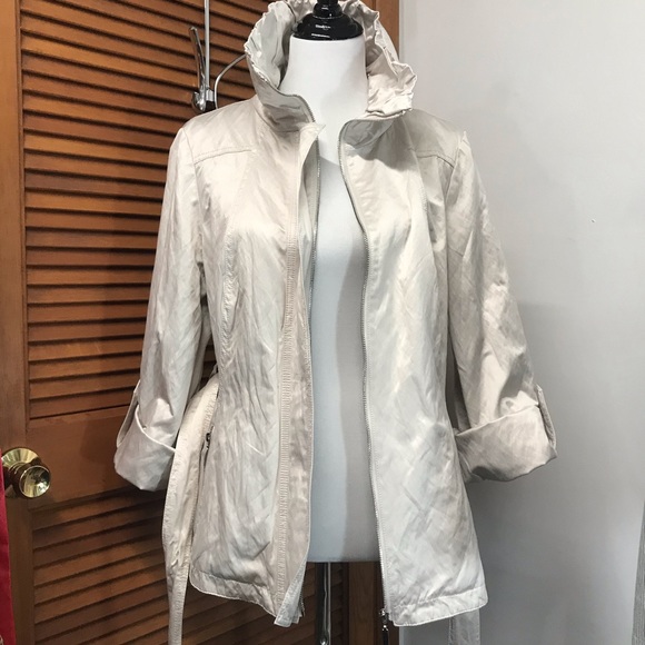 White/Black Cream Colored Dressy Short Coat - Picture 5 of 8